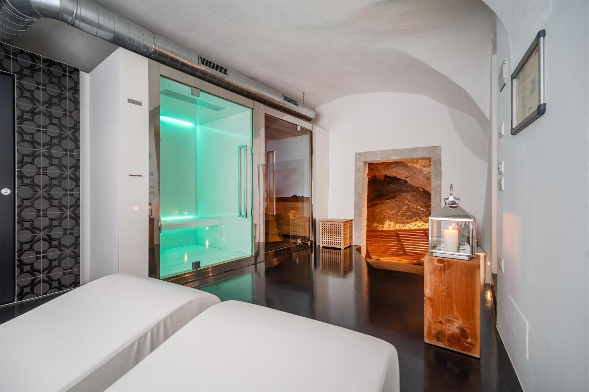 Hotel On The Rock