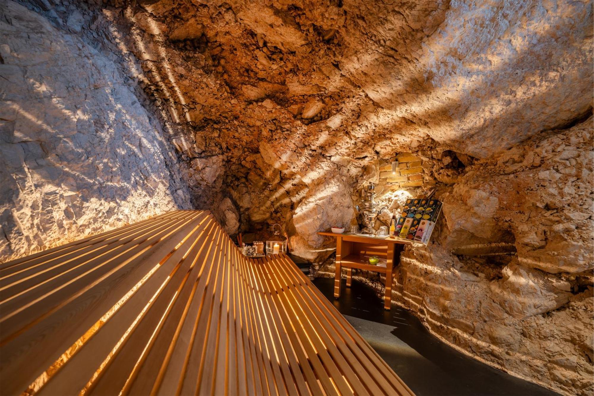 Hotel On The Rock
