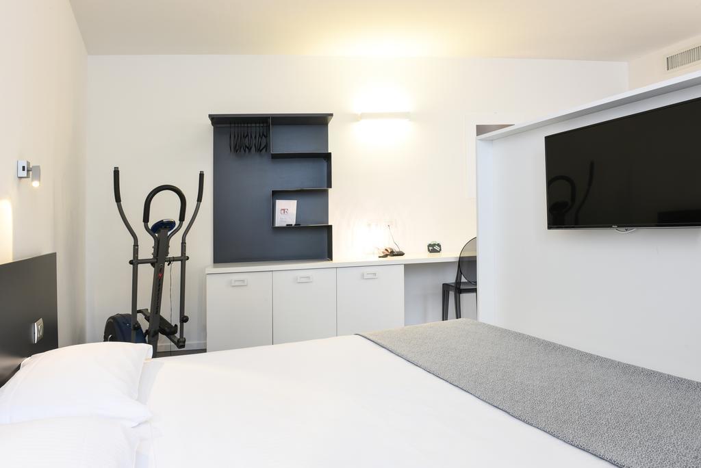 On The Rock Hotel 3*